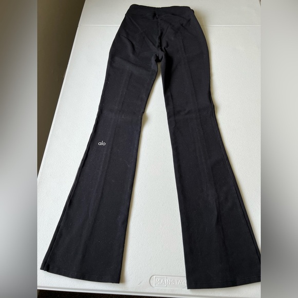 alo Yoga Black Flare Pants Sleek Design Sz S - Picture 2 of 10